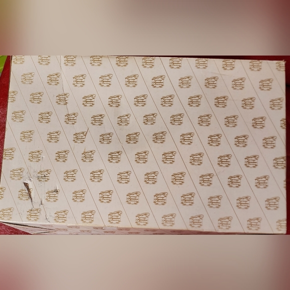 NIB HERITAGE SIGNATURE COLLECTION PORCELAIN DOLL IN SLEIGH WINTER BABY CHARITY - Picture 10 of 10